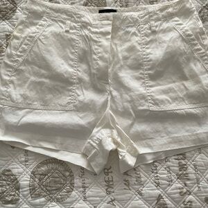 Theory white linen mini shorts in size 10.